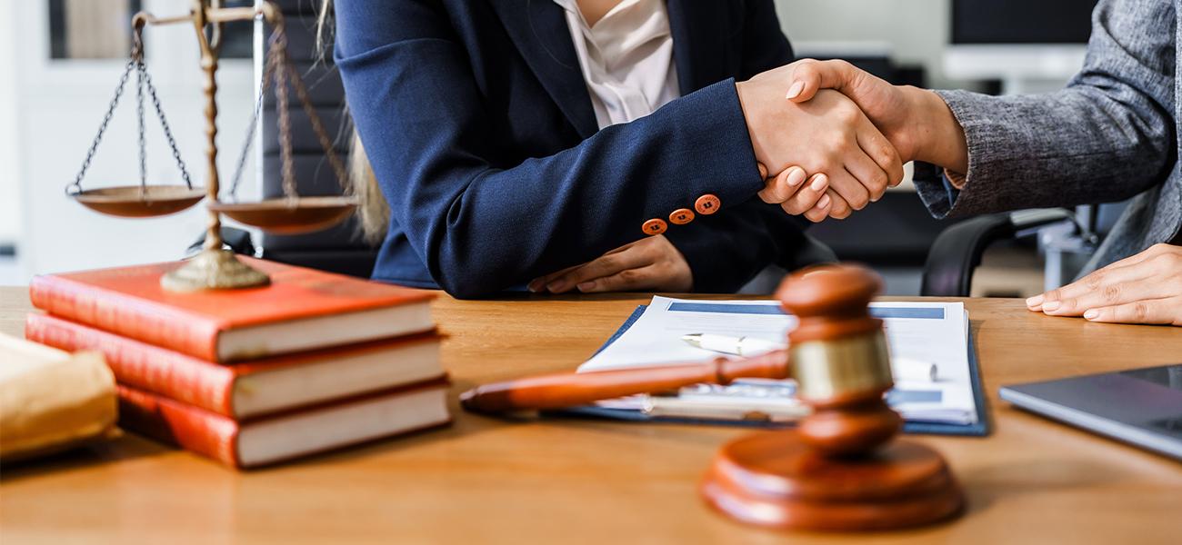 وکلای رسمی که عضو انجمن حقوقی استان هستند